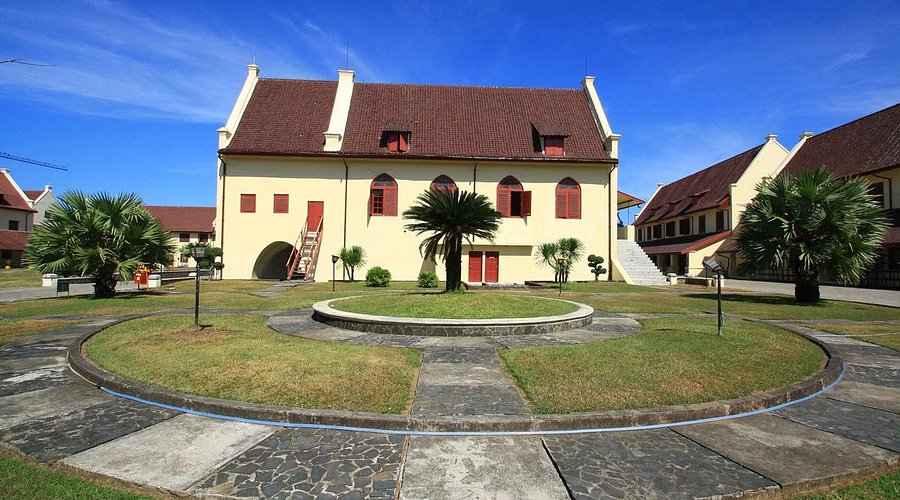 [A well-preserved building within Fort Rotterdam, showcasing 17th-century colonial architecture as part of our Indonesia travel guide.]