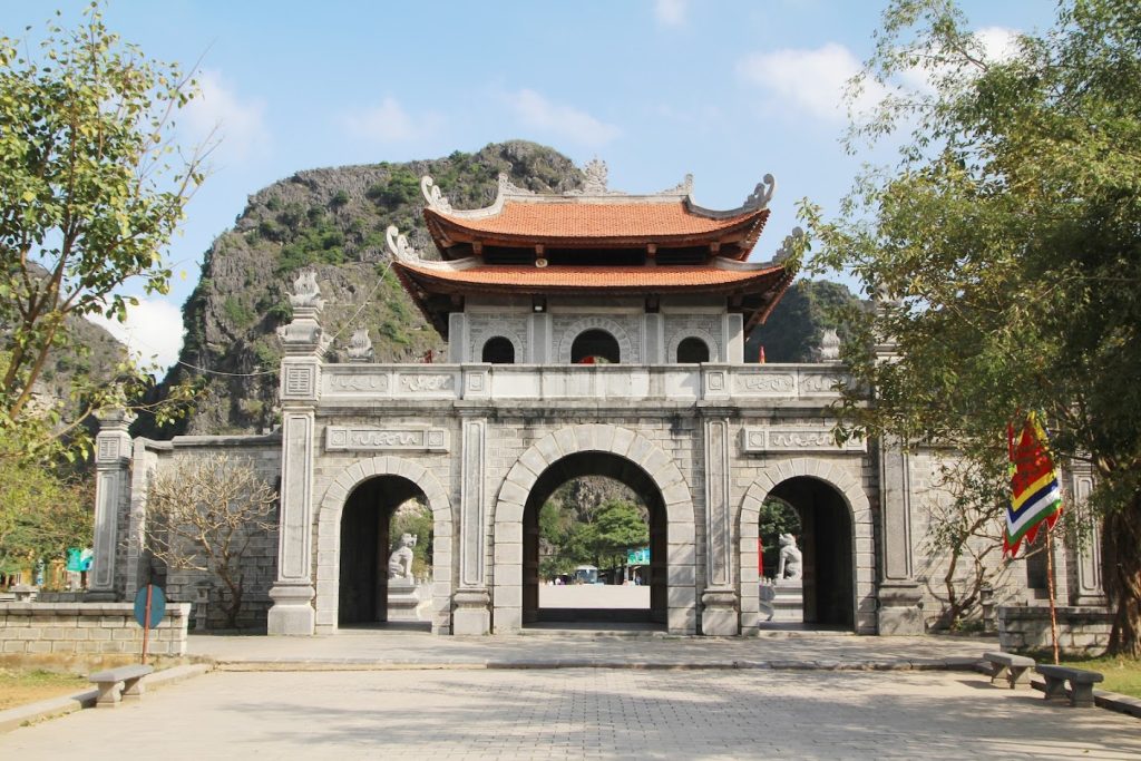 [The ancient and formidable main gate of Hoa Lu, the former capital of Vietnam.]