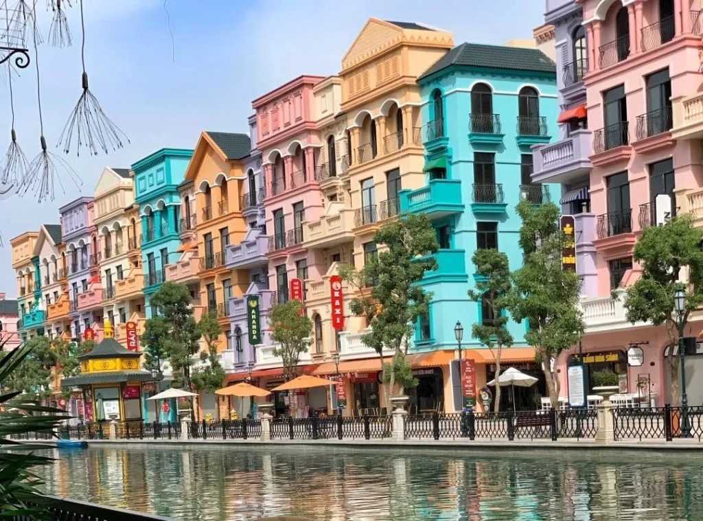 [A water taxi navigates the picturesque canal at Mega Grand World, offering a unique way to explore the area.]